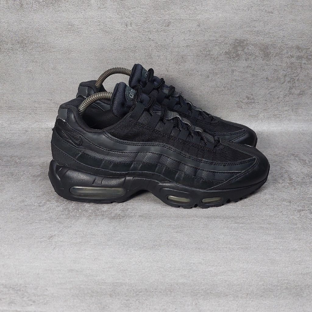 SEPATU NIKE AIRMAX 95 ESSENTIAL TRIPPLE BLACK SIZE 42 / 26.5 CM