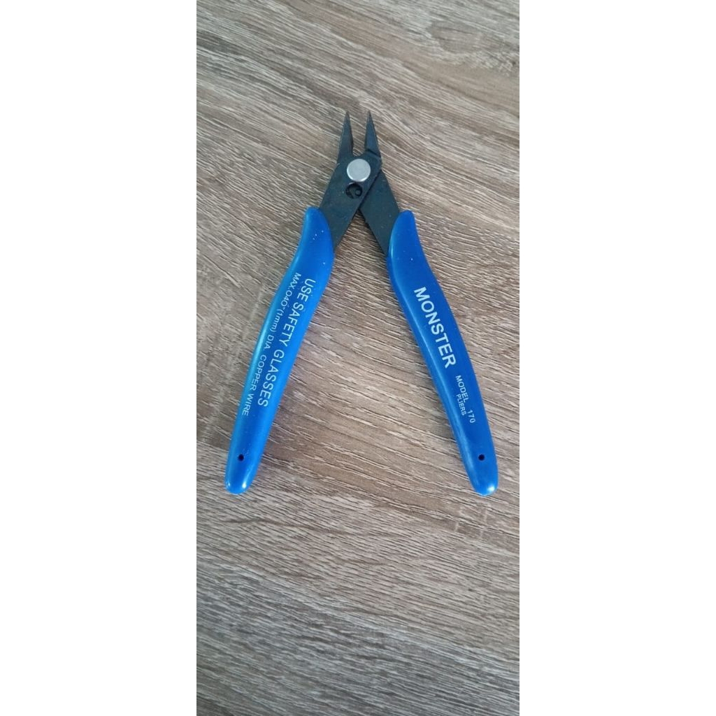 Tang potong monster 5 inc