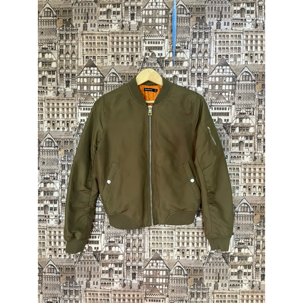 Preloved BOMBER STRADIVARIUS_LITTEL OLIVE GREEN