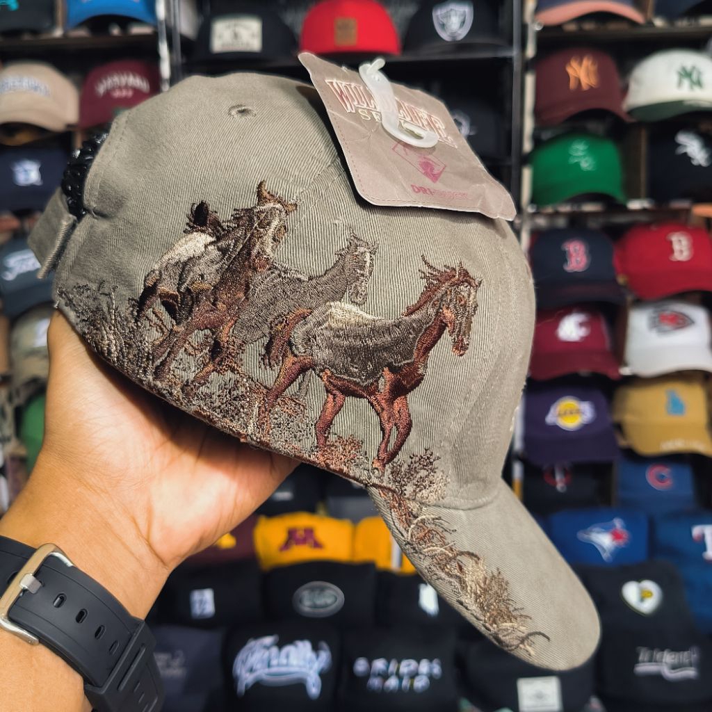 Topi Dri duck karakter kuda