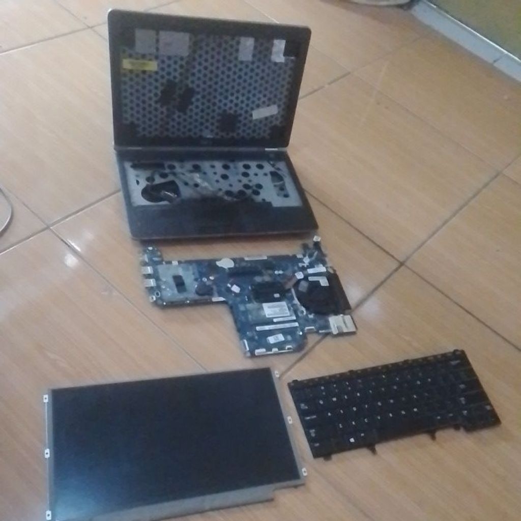 MOBO MOTHERBOARD COPOTAN DELL LATITUDE E6230 CORE I5 HIDUP NORMAL SAMA LCD MINUS TITIK PUTIH MASIH B