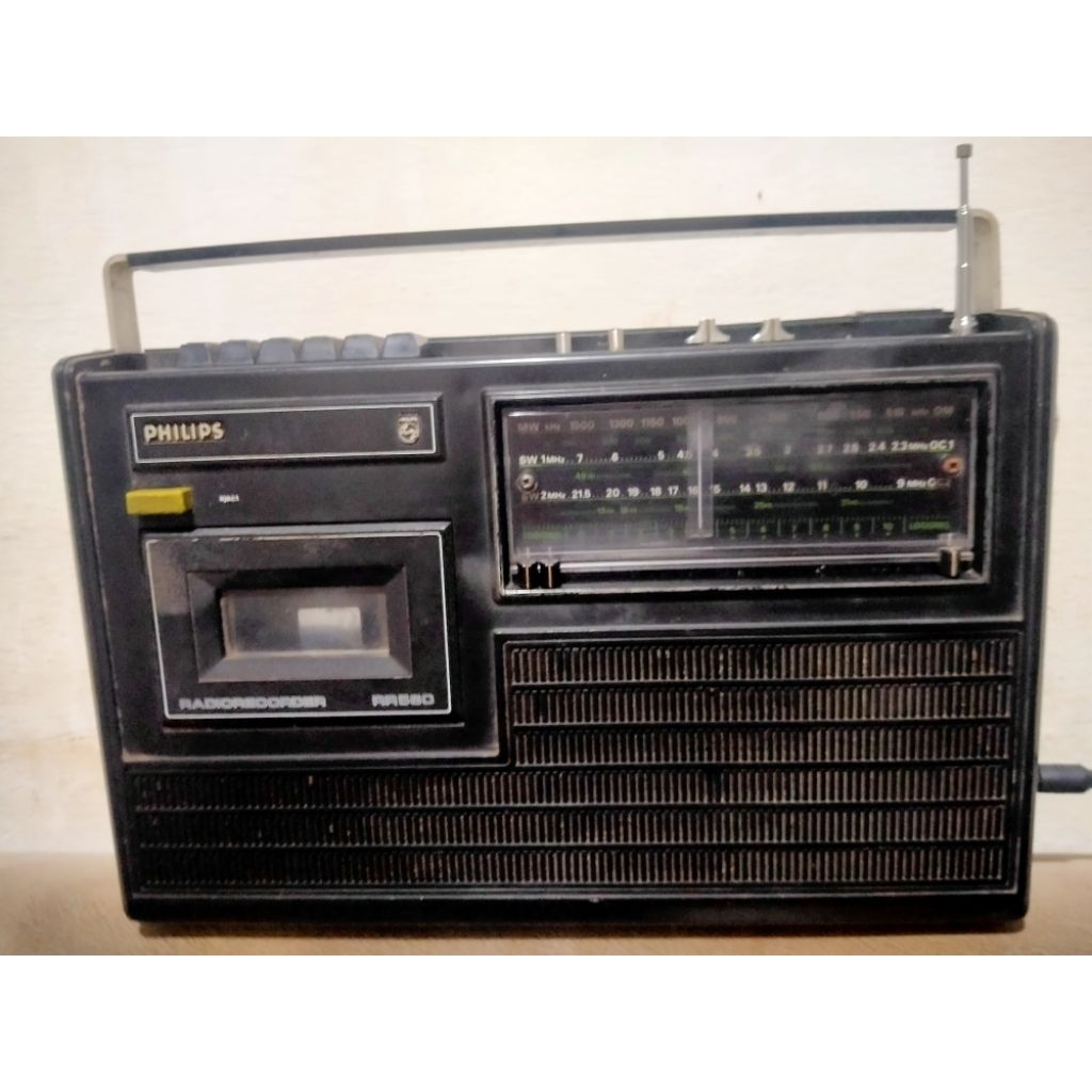 Radio tape jadul Philips RR 560 nyala radio saja sudah FM