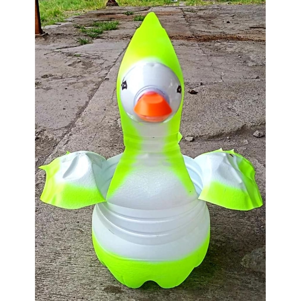 pot bunga bentuk angsa