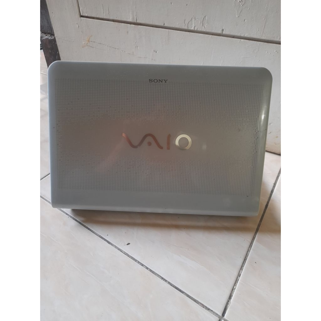 CASING LCD LED LAPTOP SONY VAIO PCG-61212W BEKAS