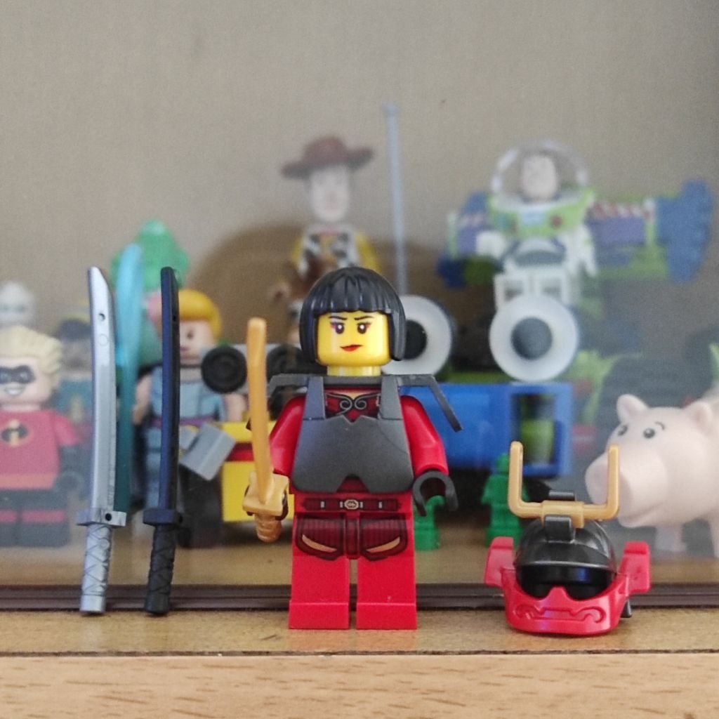 Lego minifigure Nya (samurai X)