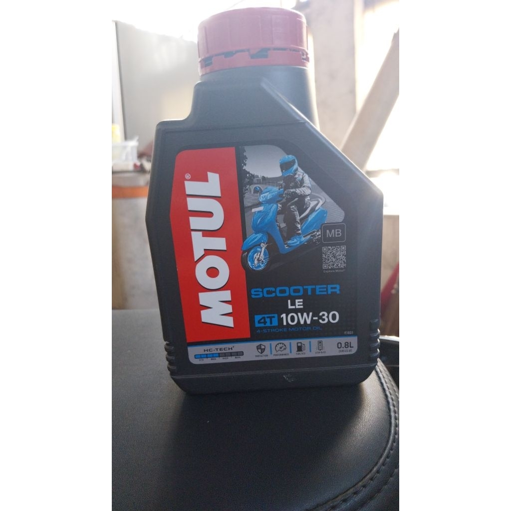 Oli motul scooter le 10W30
