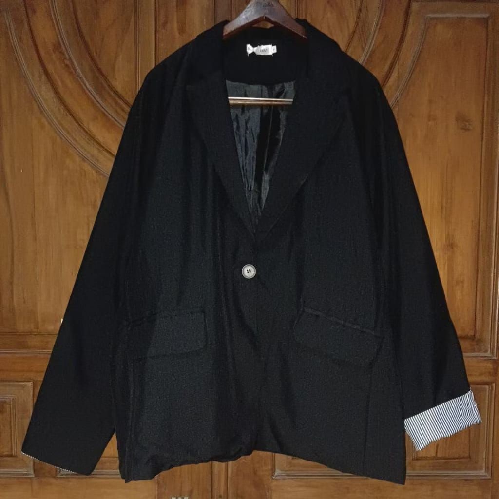 PRELOVED CACTUS Blazer Formal Slimfit Wanita Hitam Garis Tipis Stik Balik Putih Salur Bigsize LD 136
