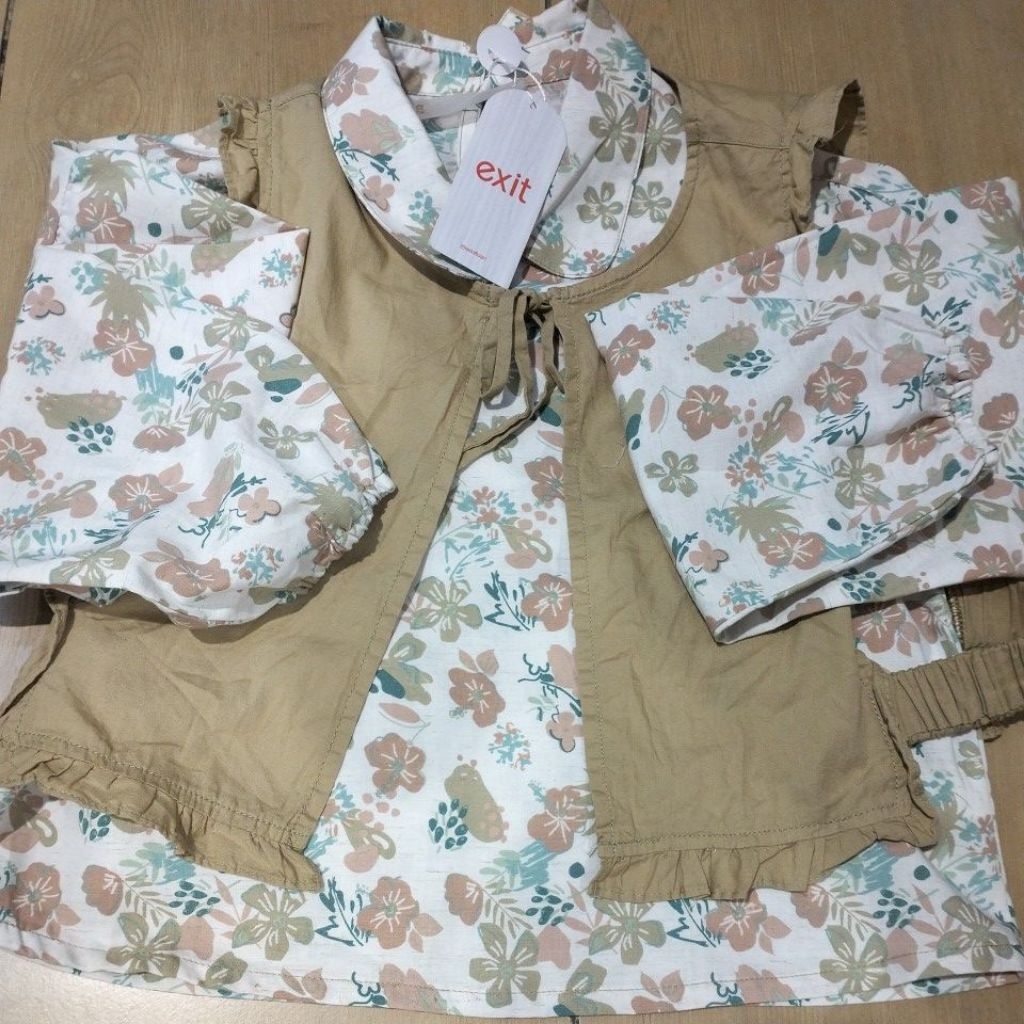 blouse exit