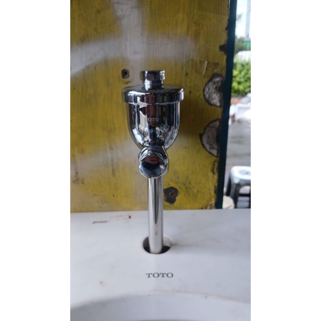 pushkran urinoir merk Toto second