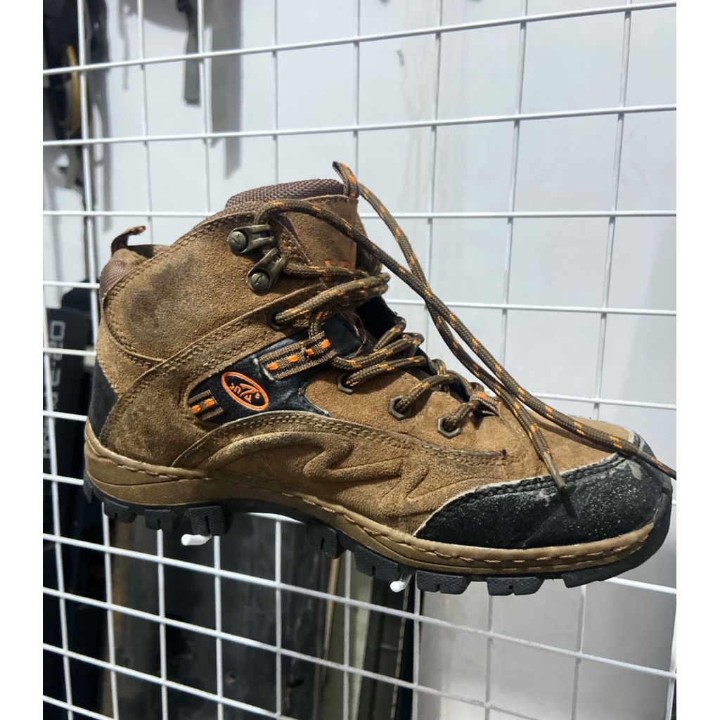 sepatu gunung snta
