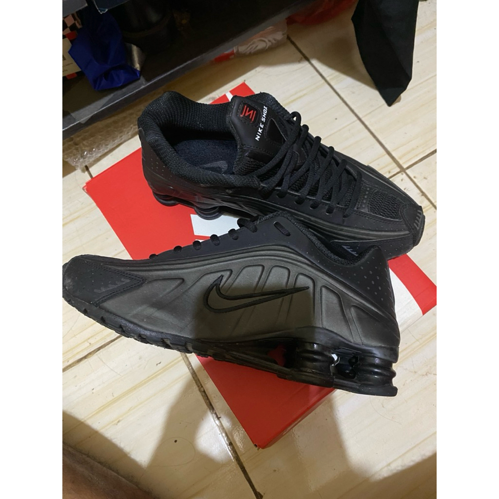 SEPATU NIKE SHOX R4 BLACK