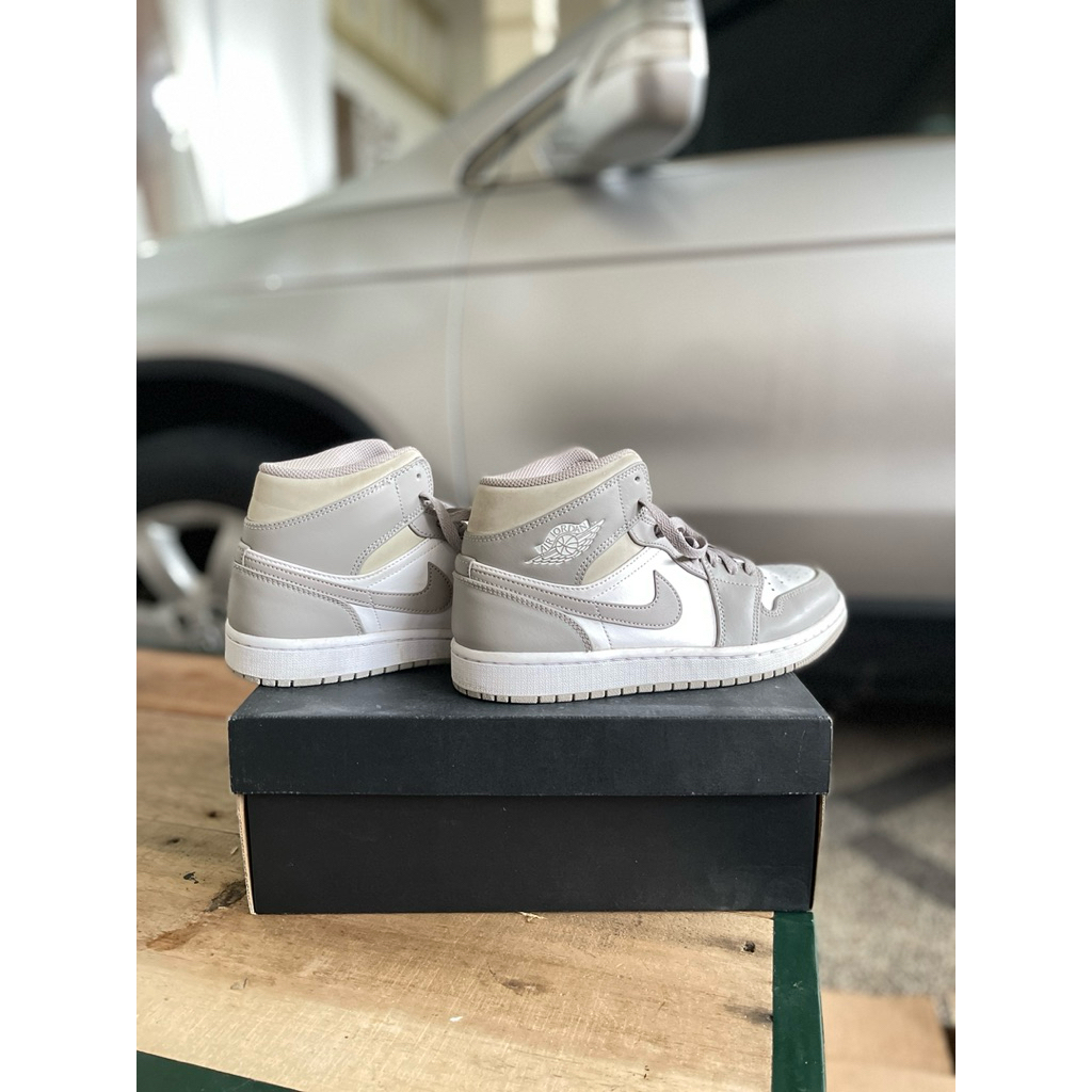 Air Jordan 1 Mid Linen