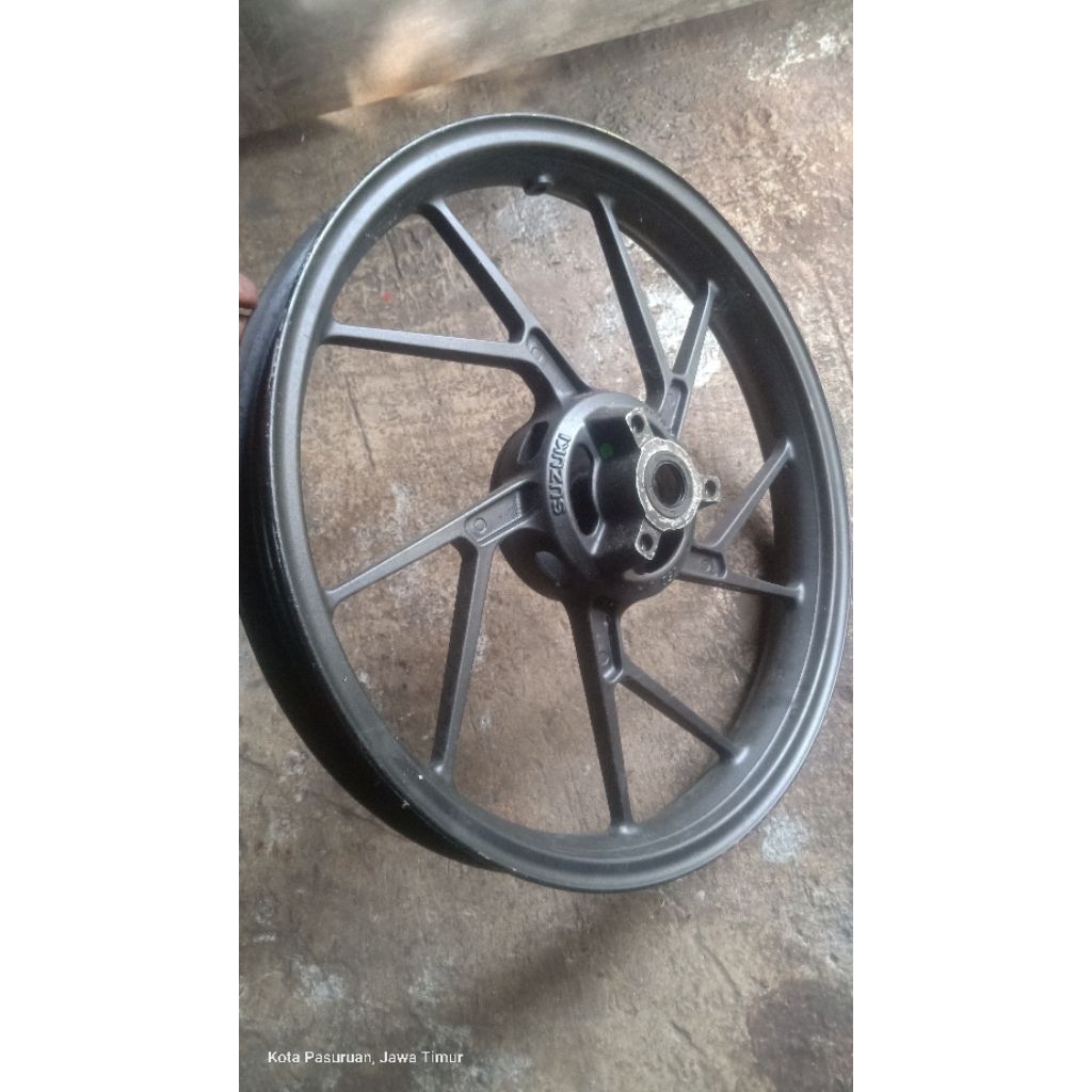 velg original lepasan motor satria fu belakang.