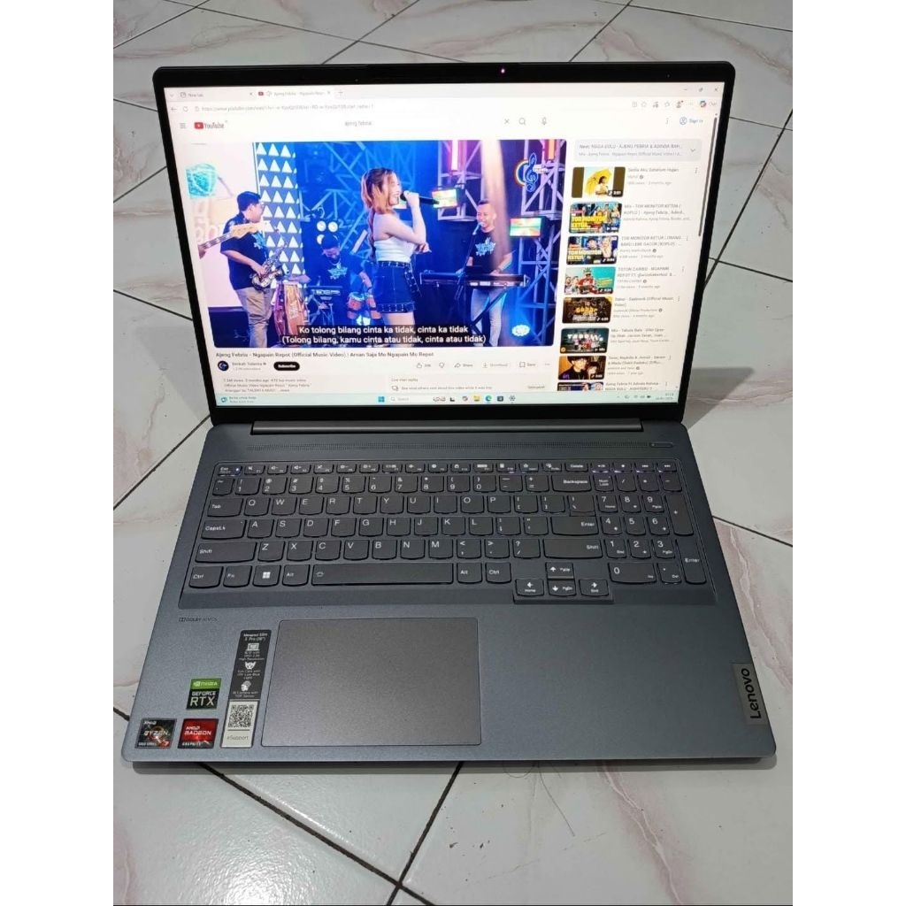 Laptop Gaming LENOVO AMD Ryzen 7