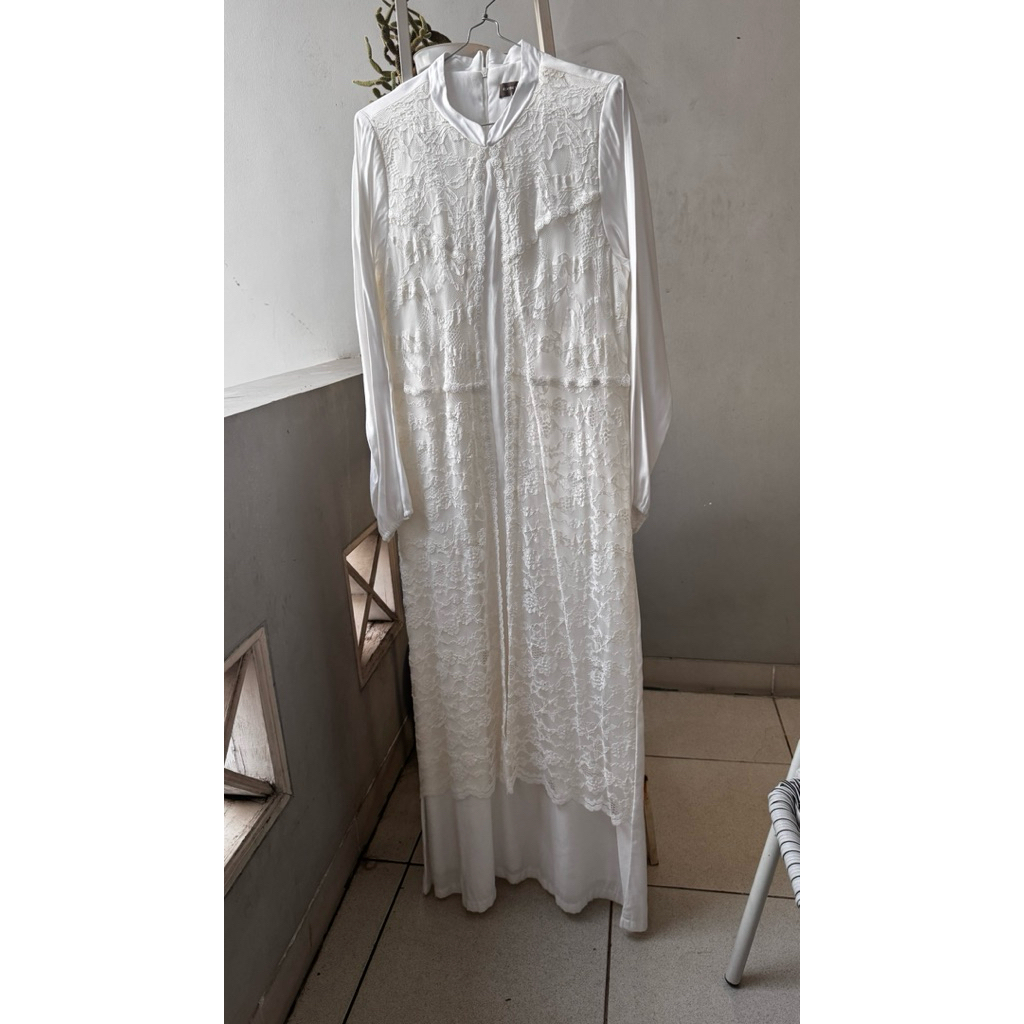 (PRELOVED) Eprise Gamis lebaran putih lace adem full furing