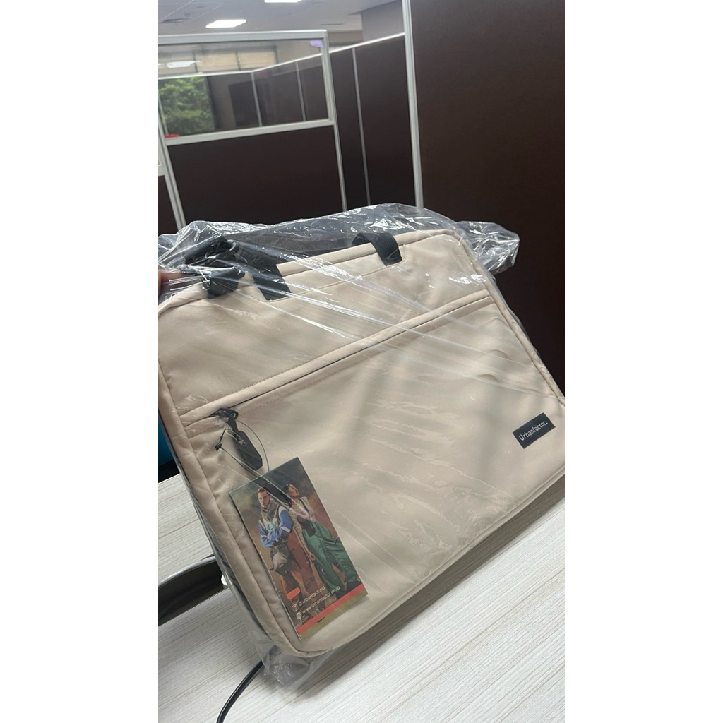 bnwt tas laptop urban factor