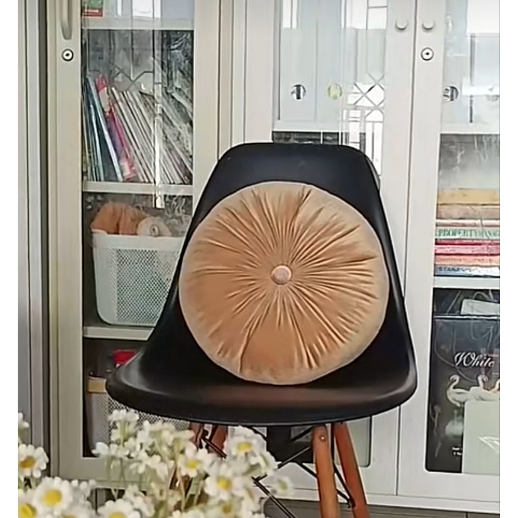 Bantal SOFA Kancing/pom²...Kain Yelvo