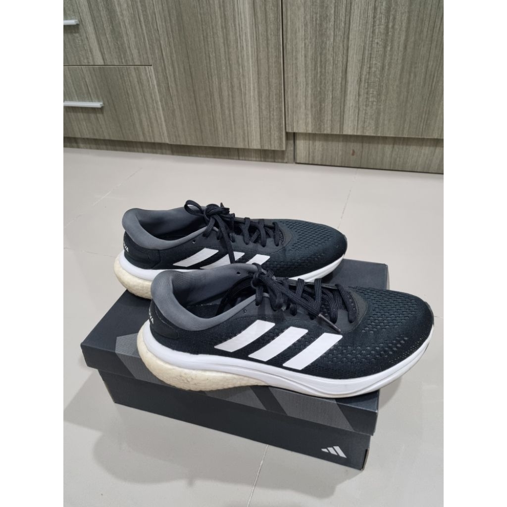 Dijual sepatu running Adidas SUPERNOVA