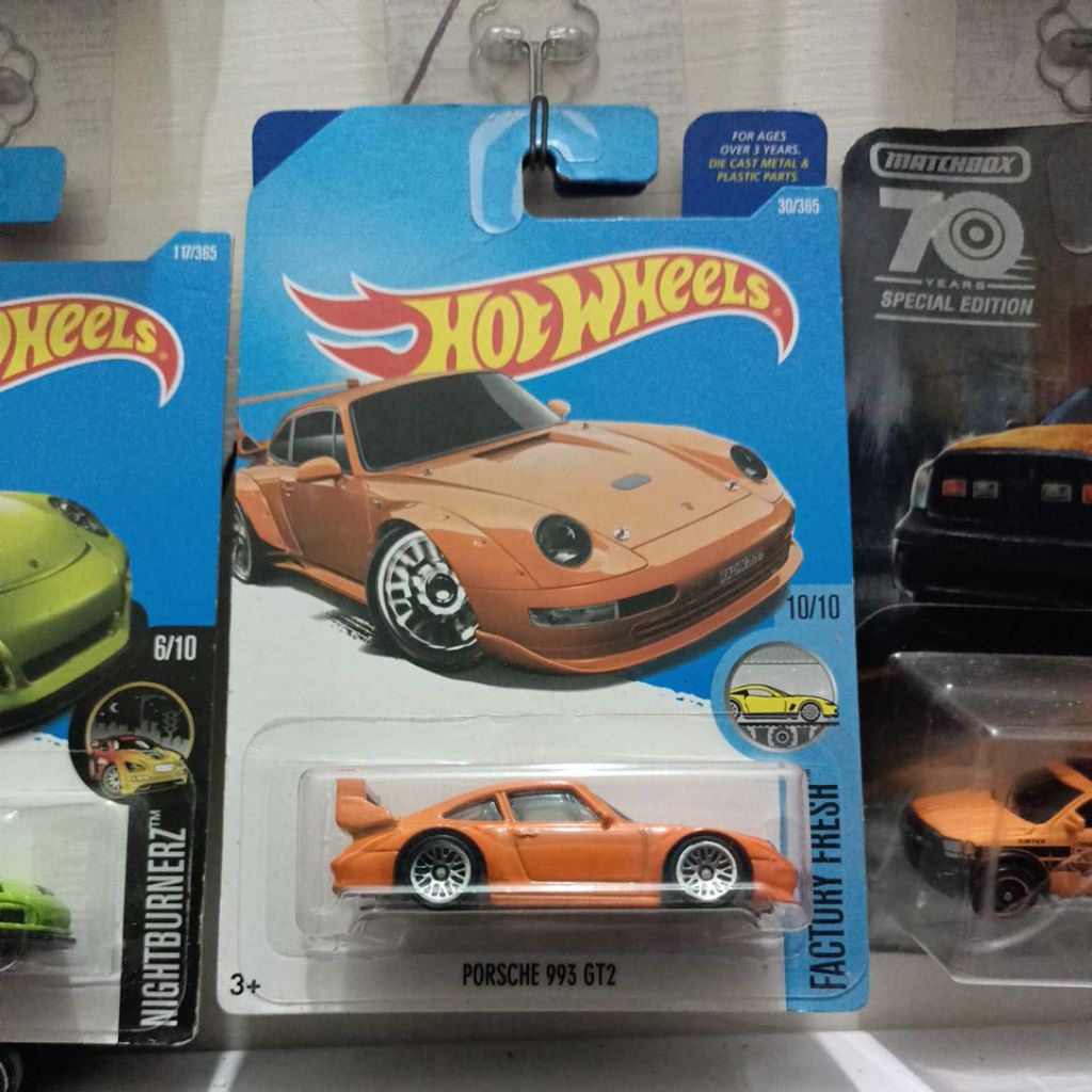 Porsche 993 GT2 Orange Carrera 96 934.5 Gold Orange edisi Ultra Hots