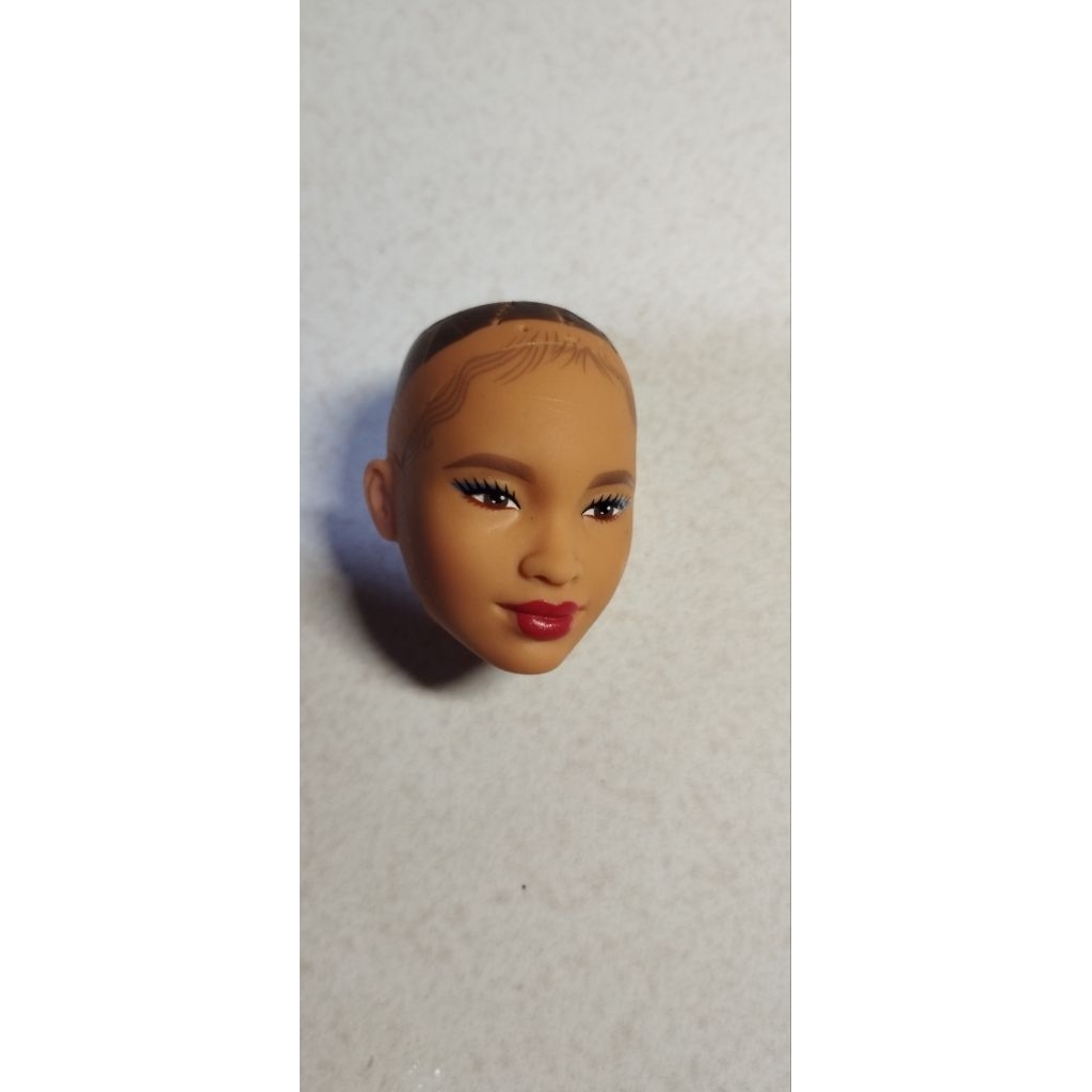 Kepala Barbie BMR Mbili tan AA latina skin