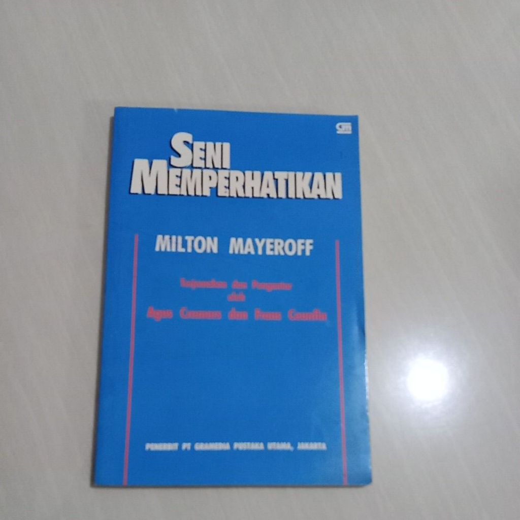 SENI MEMPERHATIKAN Oleh Milton Mayeroff