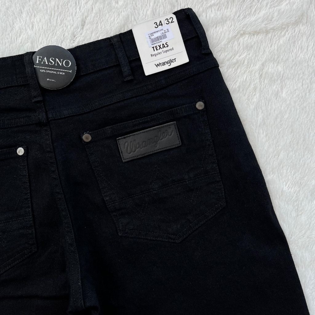 NEW & ORIGINAL [ SOLID BLACK  ] ORIGINAL Wrangler Texas Reguler “STRETCH” Jeans.
