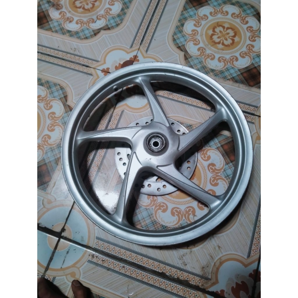velg pelek depan motor Honda Beat Copotan