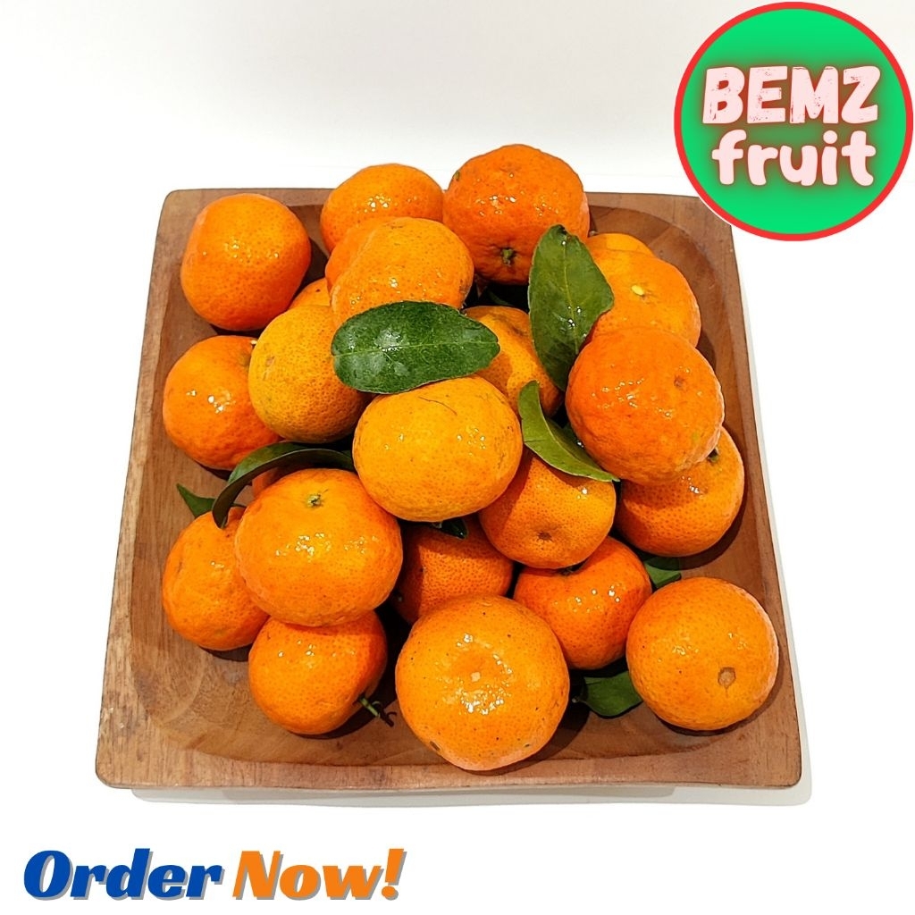 Buah Jeruk Santang Daun Manis Segar