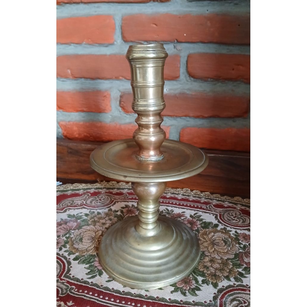 Tempat lilin besar(T 25 cm) dan kinangan kuningan jadul