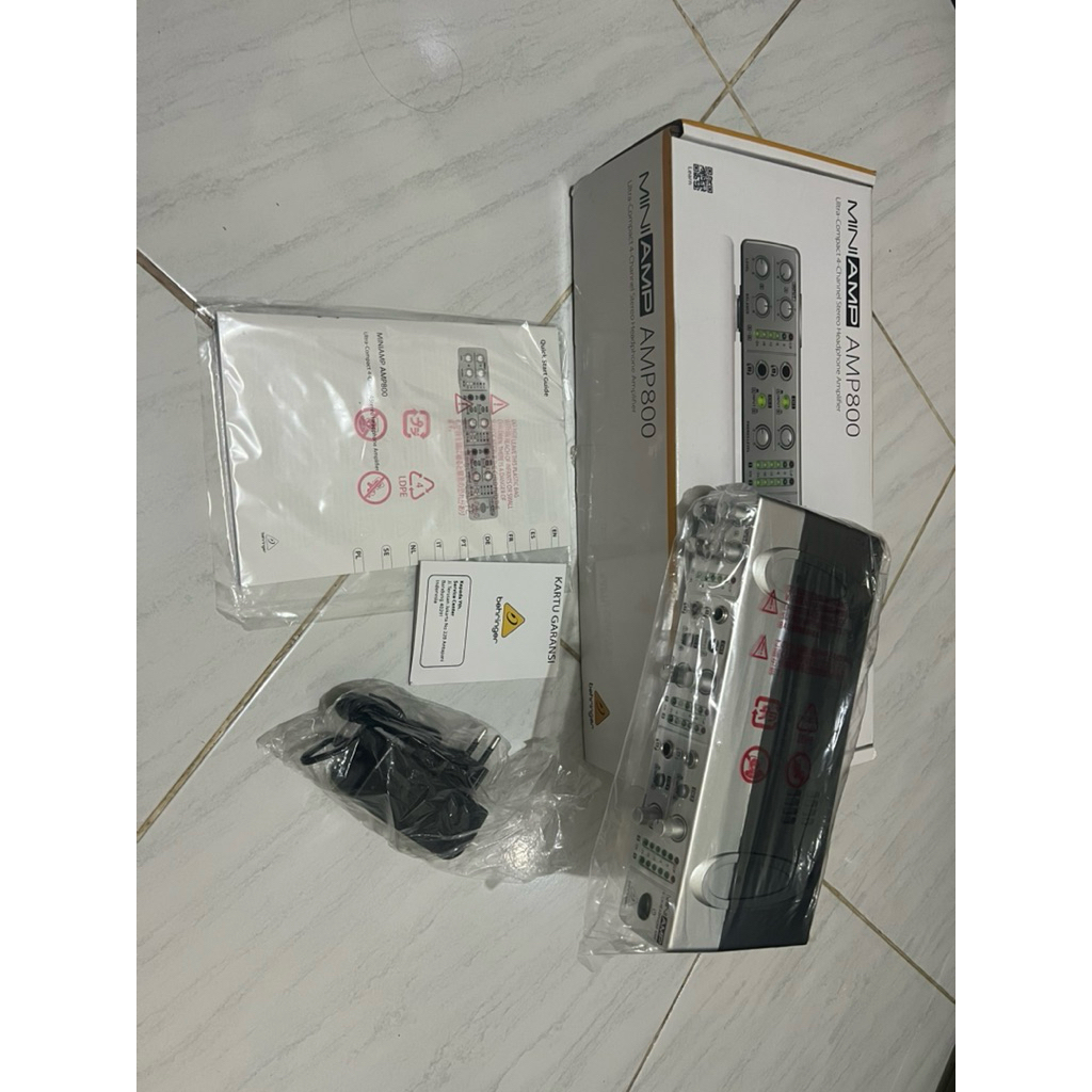 BEHRINGER MiniAMP AMP800 -4Channel headphone amplifier