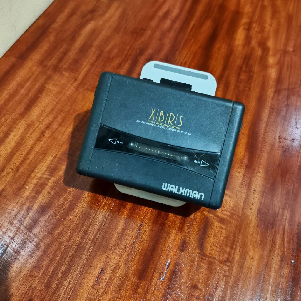 Walkman pemutar kaset pita dan radio