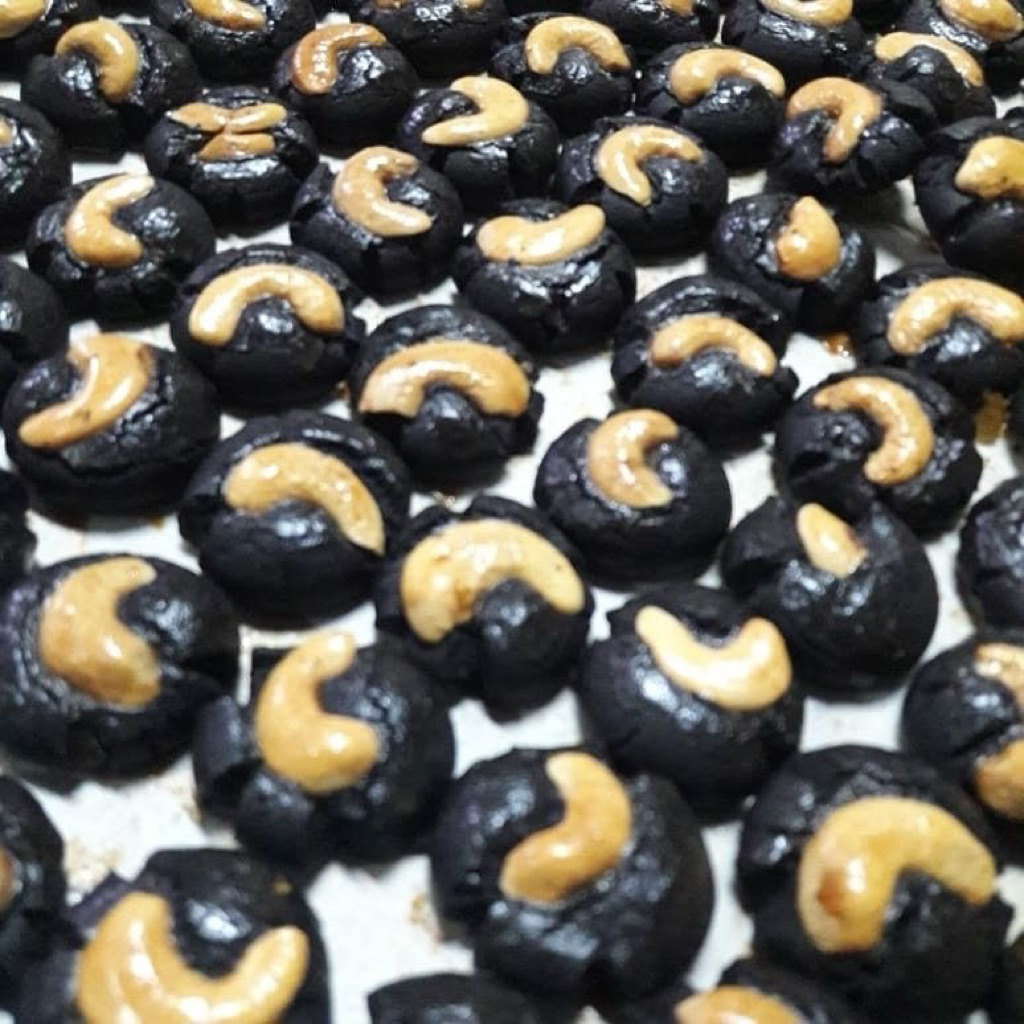 Kue Coklat Kacang Mente - Toples 250gr, Toping Mede, Segar Setiap Hari
