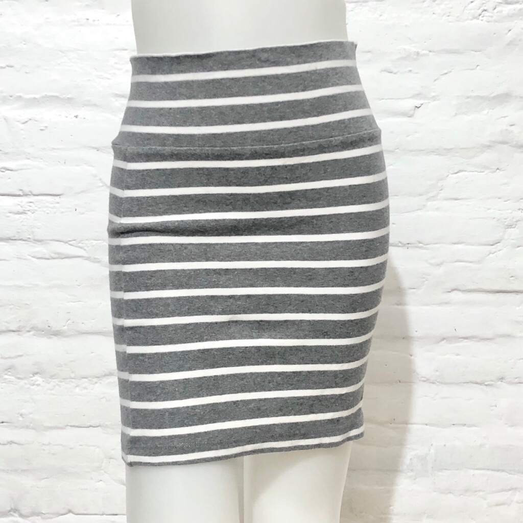 Forever21 rok mini bodycon stripes abu putih cotton stretch size S sexy casual y2k fashion  sku 1774