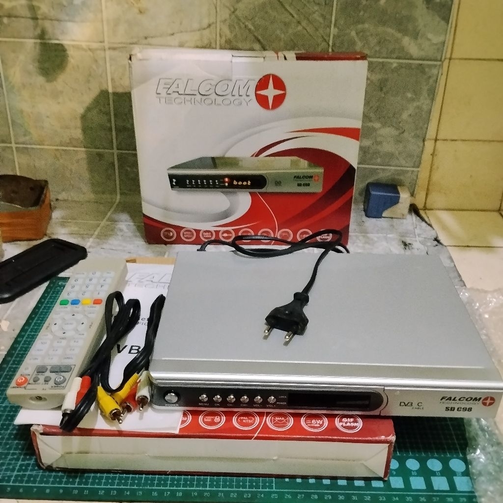 Set Top Box / Receiver TV Kabel Falcom Technology DVB-C SD C98 – Kondisi Baru