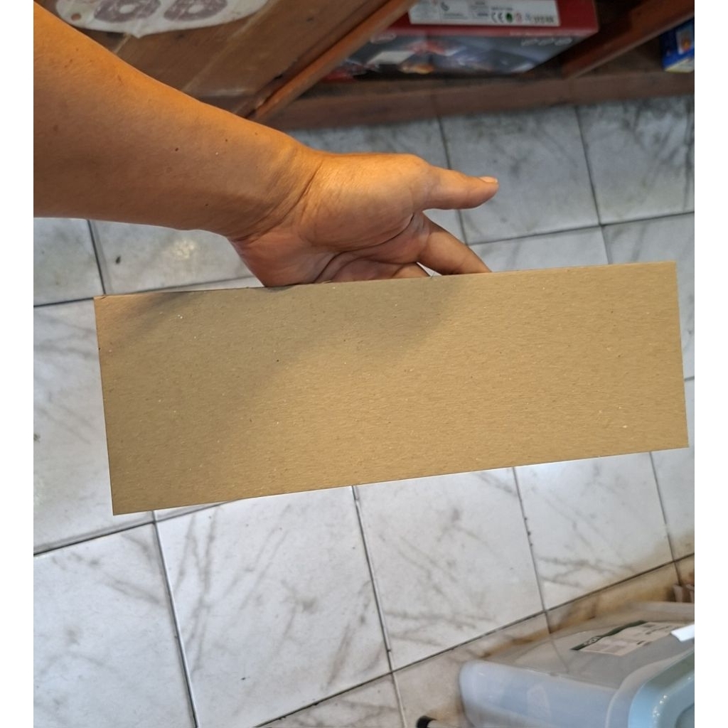 Kertas karton duplek tebal 2mm bahan kerajinan tangan.