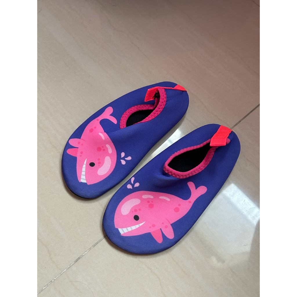 [PRELOVED] Sepatu Renang Anak Whale Paus Biru Pink