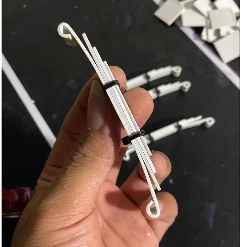 Per daun miniatur truk plastik