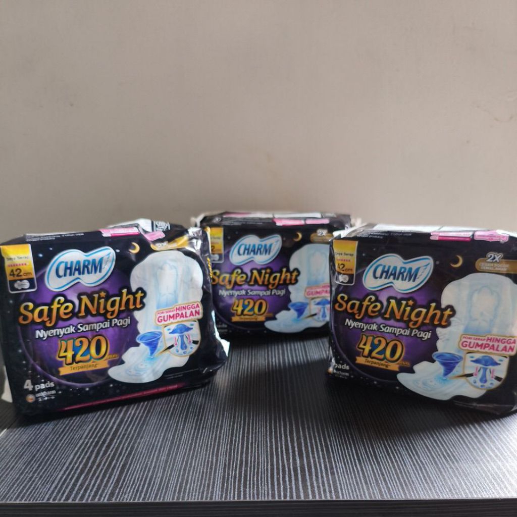 Charm Pembalut Wanita Safe Night 42cm 4 Pcs