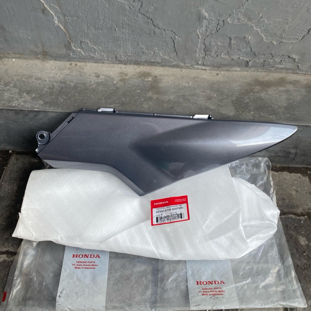 64380 KTM 850FMN COVER SAMBUNGAN BODY SAMPING SUPRA X 125 BATMAN FI ABUABU KIRI ORIGINAL AHM