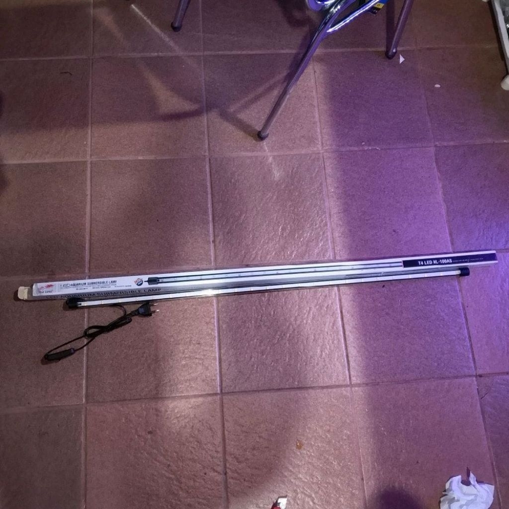 Lampu Led Hailong T4 Hl 100as / 97 CM / 7,5 W / Putih biru