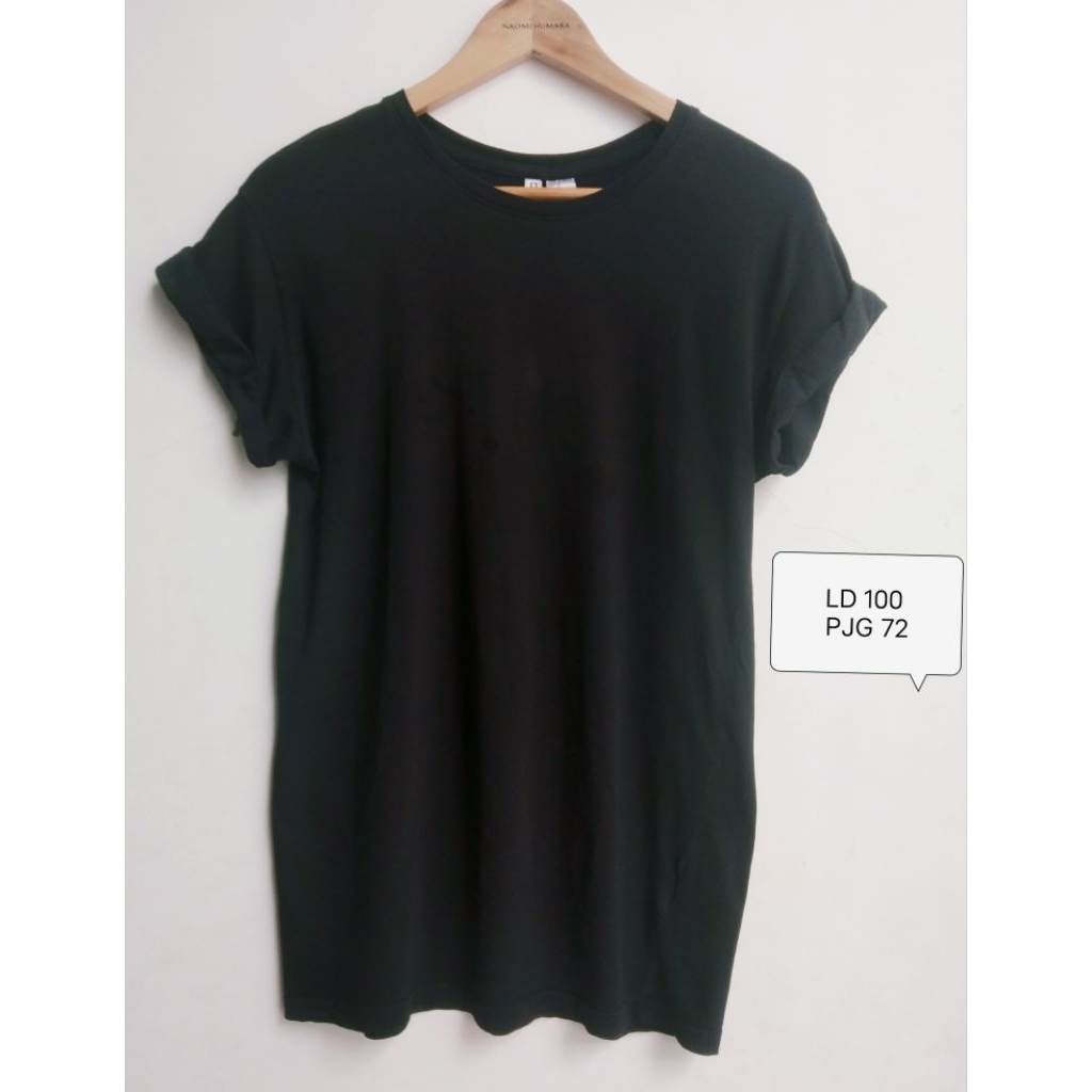 Kaos Hitam Polos Unisex Divided Preloved