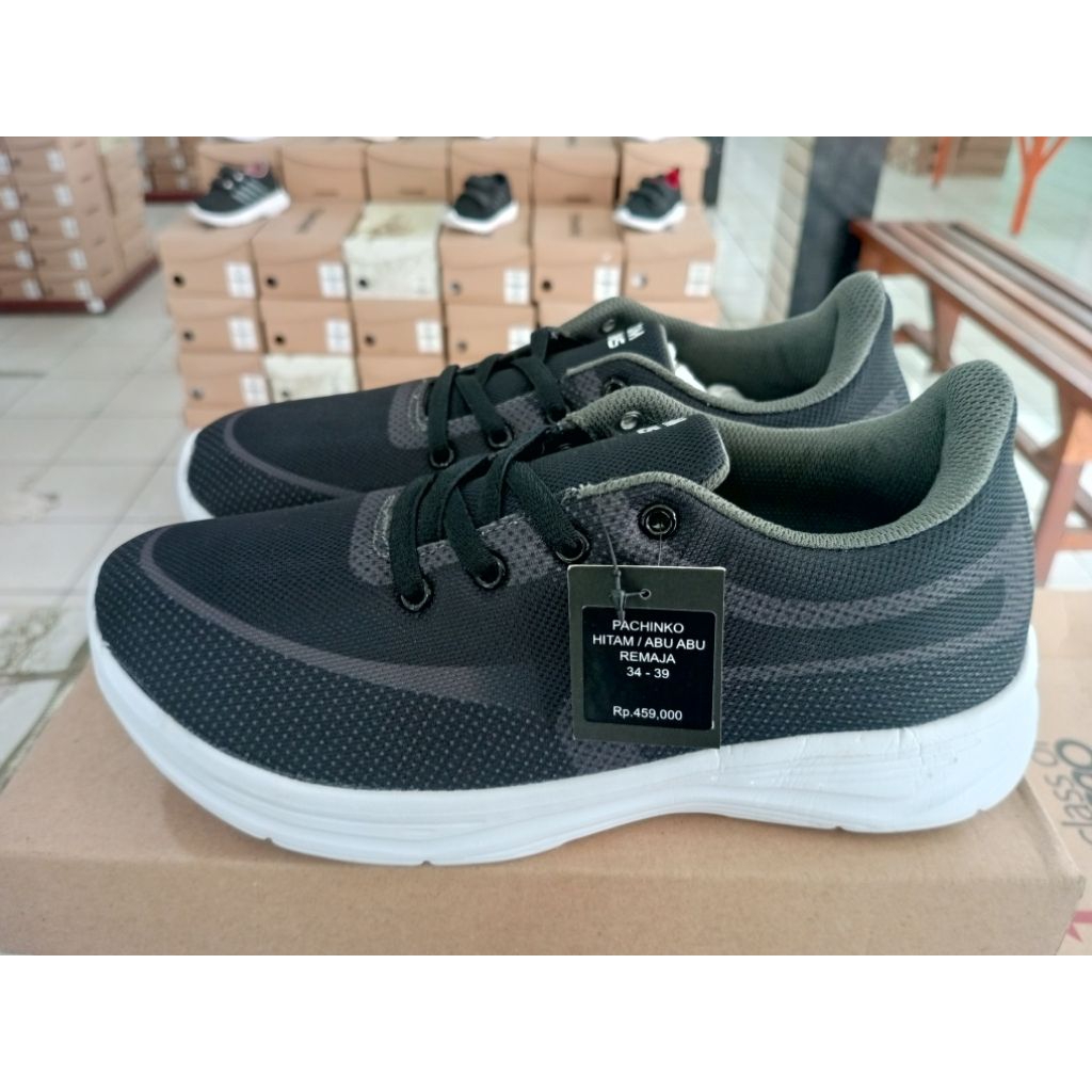 Sepatu Tomkins PACHINKO hitam putih untuk anak remaja laki-laki