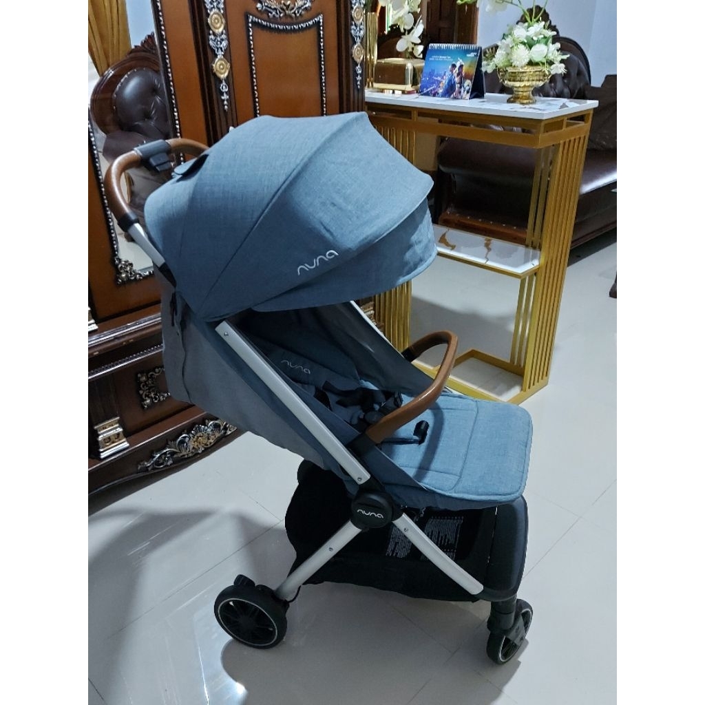 Nuna Trvl Shappire - Stroller Preloved