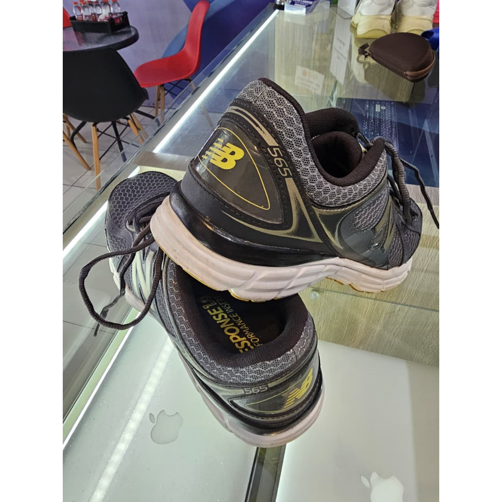 Sepatu New Balance 565 Vietnam Kaki 42 Masuk