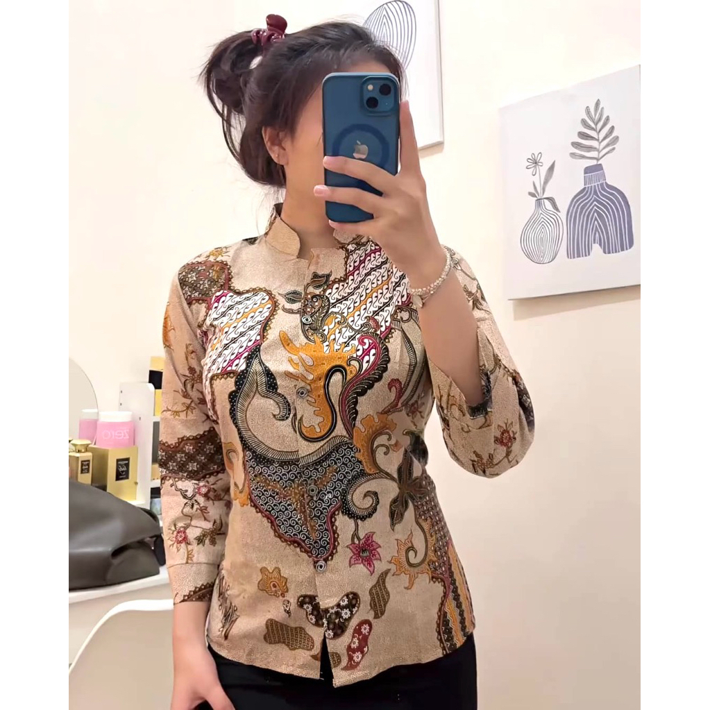 Batik Wanita Modern Kerja Lengan 3/4 Kancing Depan Katun Baju Atasan Kantor Elegan Terbaru