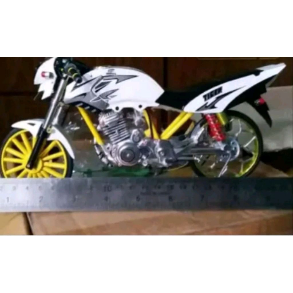 mainan miniatur model motor Honda Tiger surex sudah terpasang knalpot racing diecast