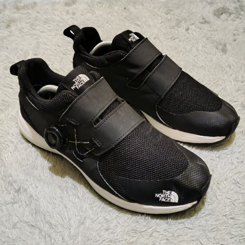 Sepatu Second TNF casual Outdoor size 40 insole 25.5 cm /255 second