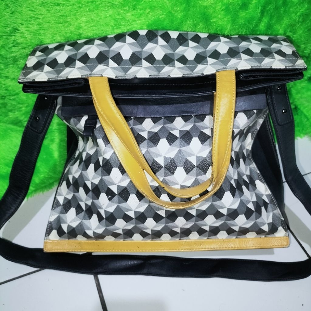 tas wanita brand KUHO.bekas.baca deskripsi