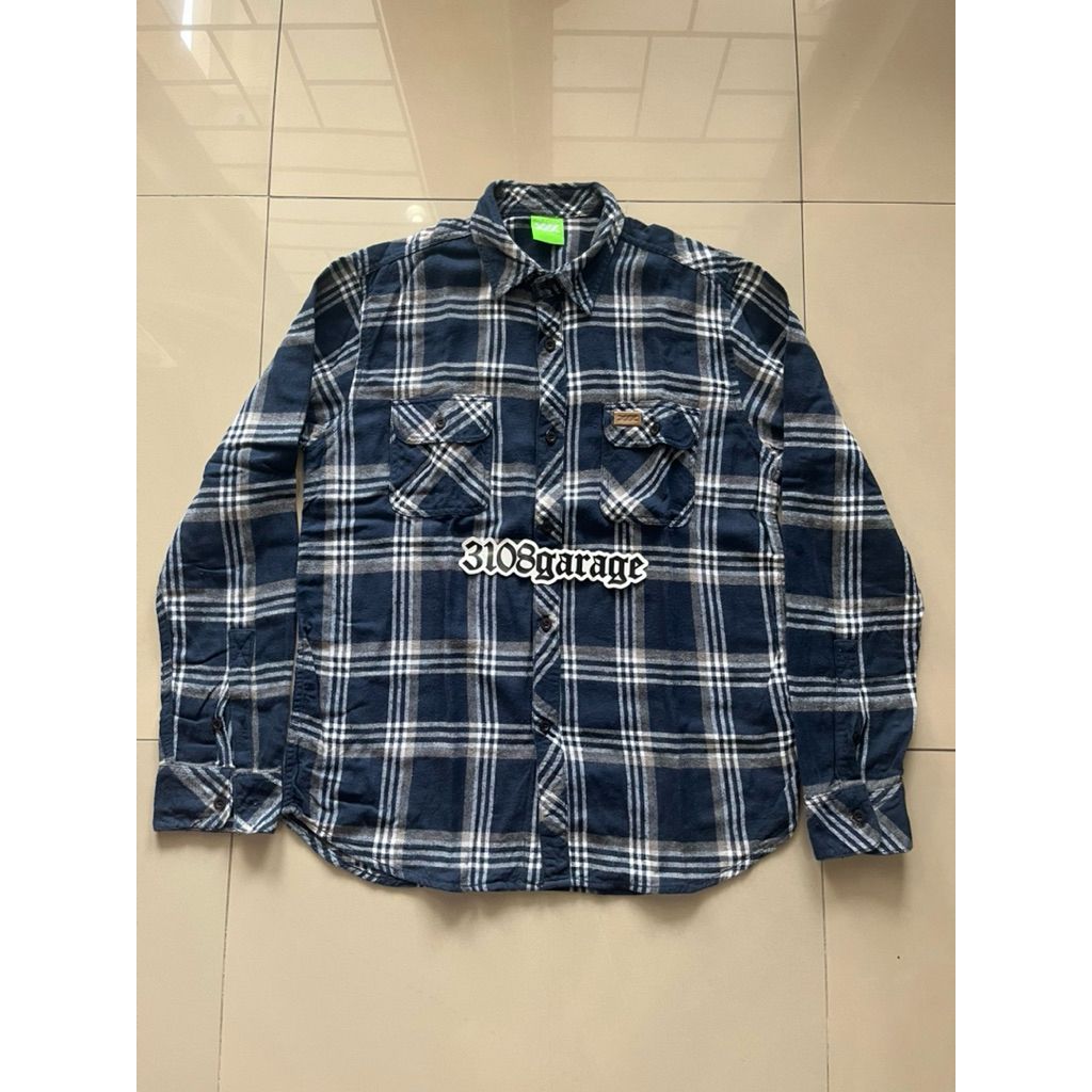 Kemeja lengan panjang flanel kotak kotak garis garis casual mens wadezig navy biru sz L used second