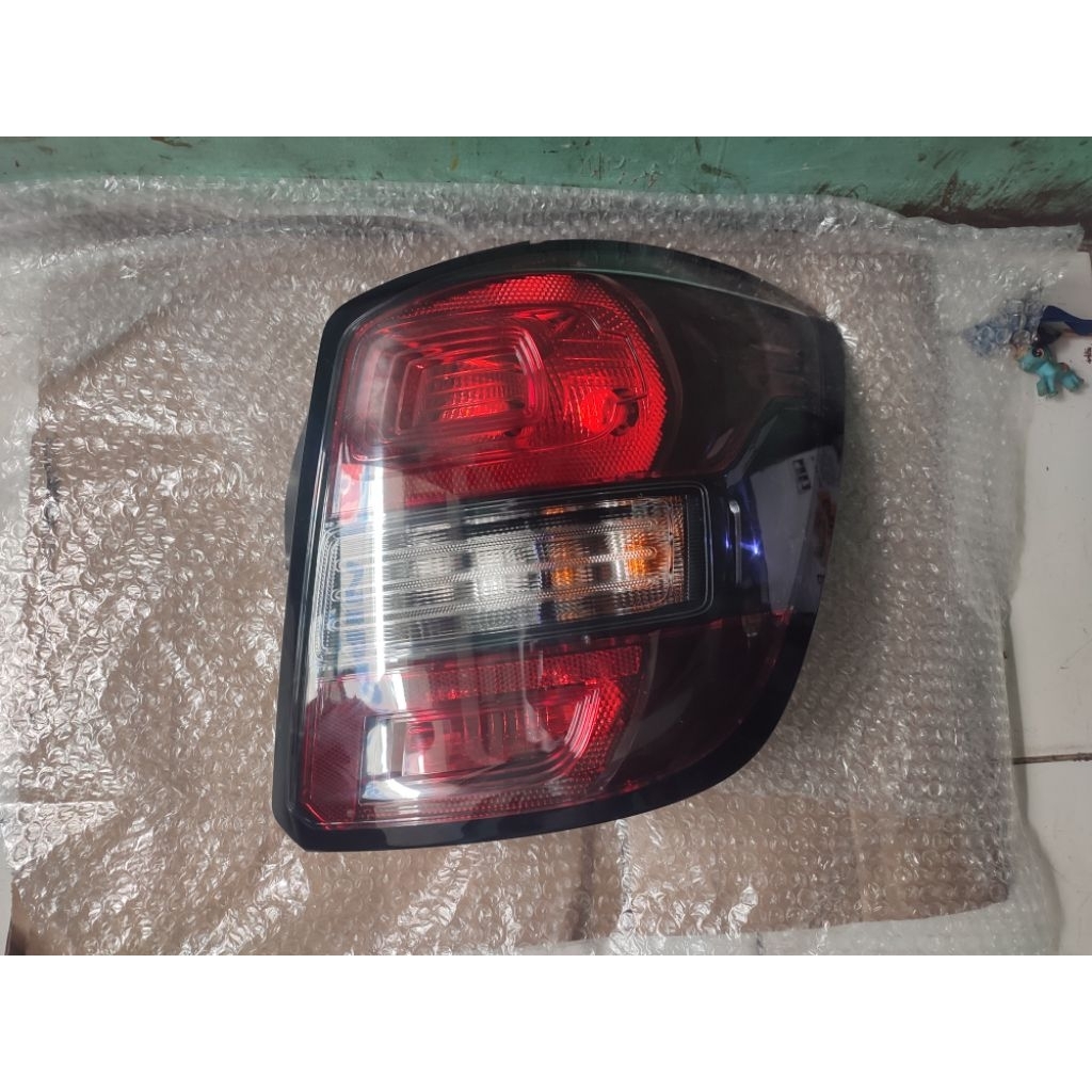 stoplamp lampu belakang Chevrolet spin active original Kanan